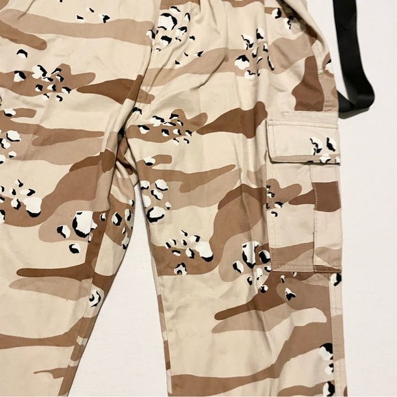 Forever 21 Womens Camo Pants Size 1X - Picture 6 of 16